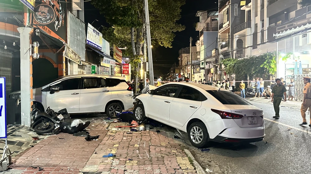 Hiện trường vụ tai nạn do nữ tài xế điều khiển xe ô tô gây tai nạn liên hoàn ở Vũng Tàu. Ảnh: TĐ