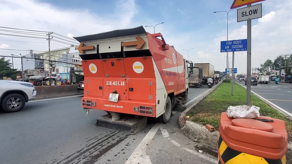 Mảnh đinh hình thoi nghi vấn 