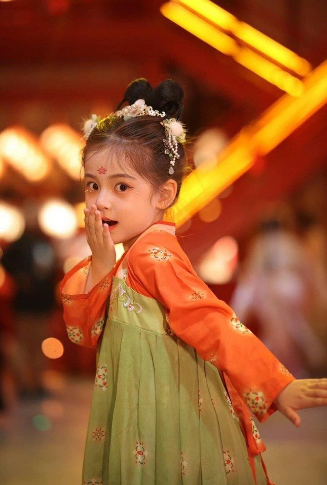 Cùng đóng vai con gái Lưu Diệc Phi, hai diễn viên nhí nhận phản ứng trái ngược - 5