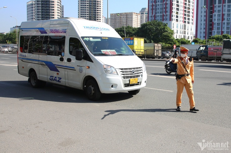 Căn cước điện tử và VNeID: Giúp CSGT kiểm tra giấy tờ thuận tiện và chính xác