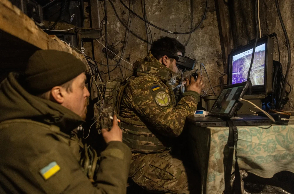 Sử dụng súng hoa cải là một trong những biện pháp để khắc chế UAV trên chiến trường Ukraine. Ảnh: THE NEW YORK TIMES