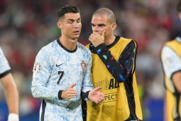 Bóng đá - Bồ Đào Nha bị SAO Slovenia khơi lại nỗi đau, Pepe nói Ronaldo &quot;sống vì bàn thắng&quot;