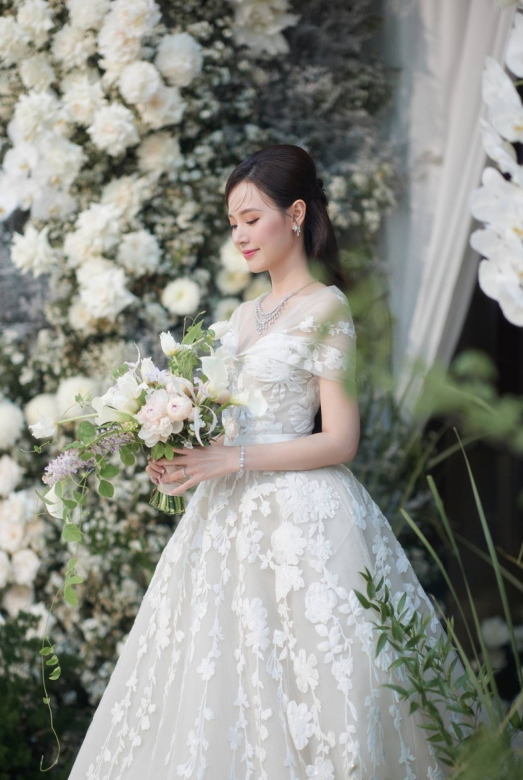 4 mẫu váy cưới giúp Midu ghi điểm - 5