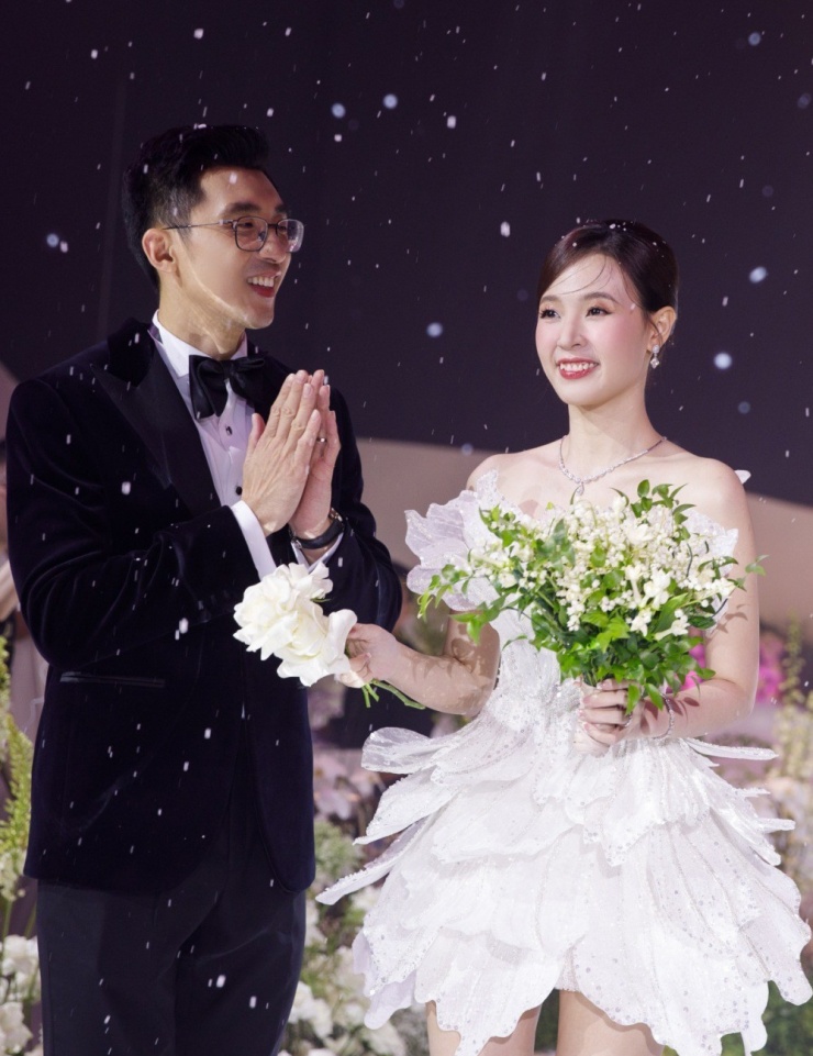 4 mẫu váy cưới giúp Midu ghi điểm - 9