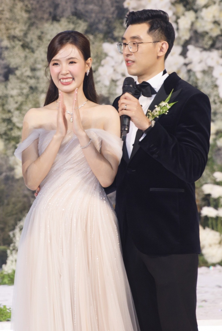 4 mẫu váy cưới giúp Midu ghi điểm - 11