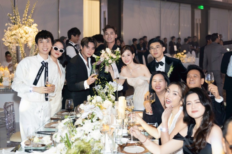 4 mẫu váy cưới giúp Midu ghi điểm - 12