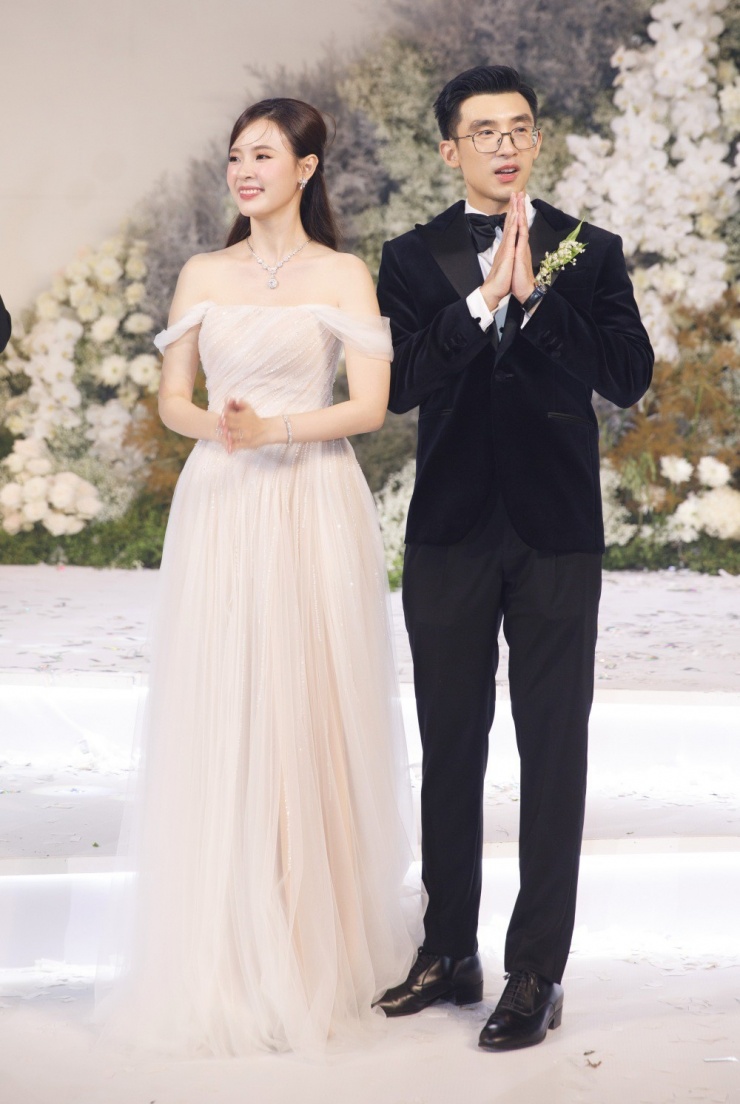 4 mẫu váy cưới giúp Midu ghi điểm - 10