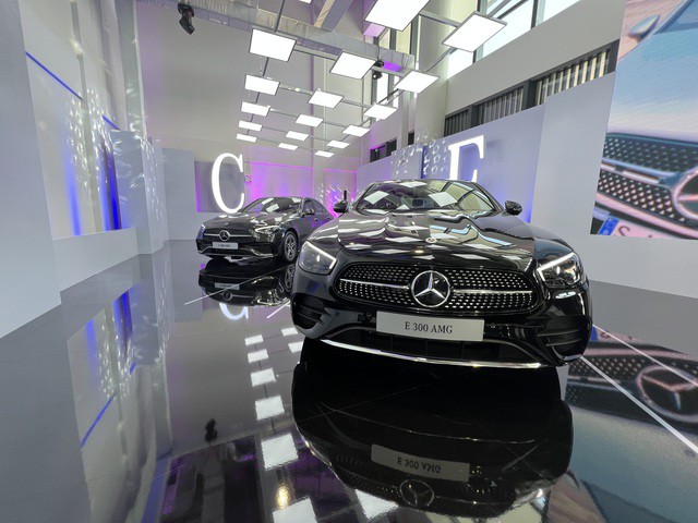Khách hàng chọn mua các mẫu xe sang của hãng Mercedes được hưởng lợi nhiều từ chính sách giảm lệ phí trước bạ