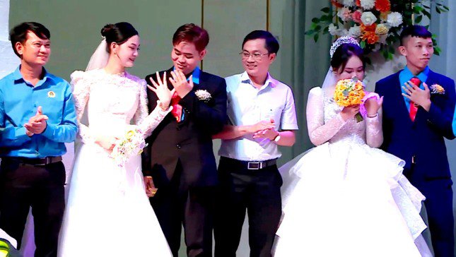 Cô dâu, chú rể hạnh phúc trong ngày cưới