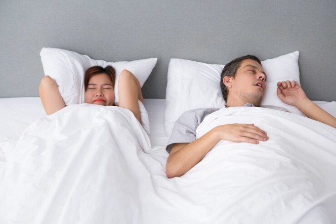 Người ngủ ngáy có nguy cơ mắc tăng huyết áp cao hơn. Ảnh: Freepik
