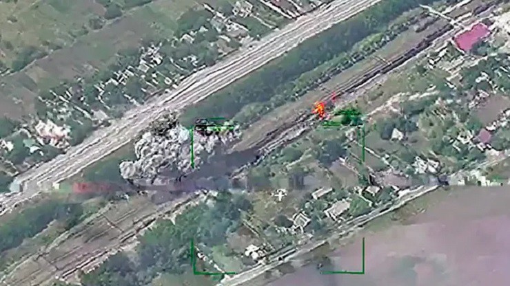 Cảnh tượng cuộc tập kích do UAV trinh sát Nga ghi lại.
