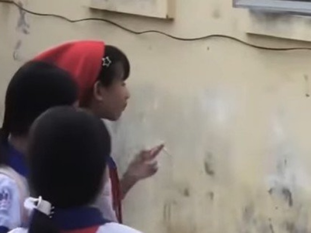 Cảnh báo: Không chỉ hút thuốc, trẻ tiểu học có thể làm nhiều điều khiến người lớn bất ngờ