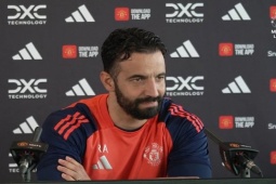 HLV Amorim quả quyết Fernandes không rời MU, xóa tin đồn tới Real Madrid