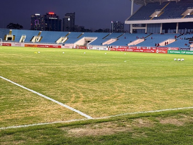 Sân Mỹ Đình bị chê như “mặt ruộng”, ban tổ chức V-League lên tiếng