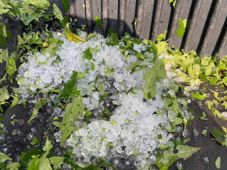 Thời tiết có bất thường khi tháng 4 vẫn còn không khí lạnh, mưa dông giữa mùa khô?