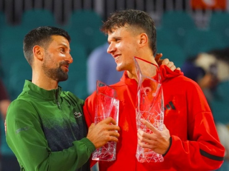 Djokovic có thể vô địch Miami Open nếu trọng tài không…nghỉ trưa