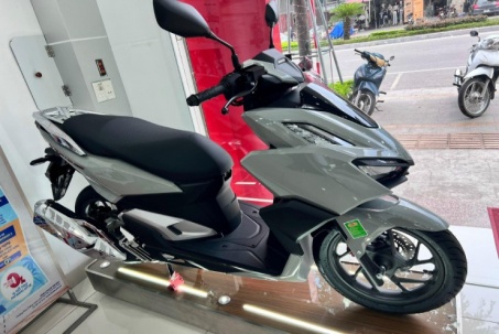 Giá xe ga Honda Vario 160 tháng 4/2025, khuyến mãi 6,5 triệu đồng