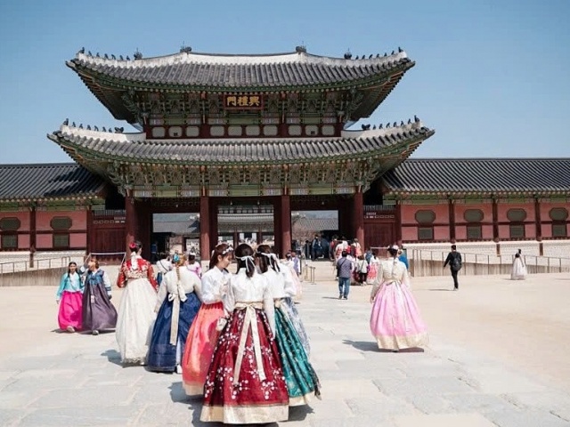 Nhiều điểm du lịch ở Hàn Quốc đóng cửa do tổng thống ra tòa