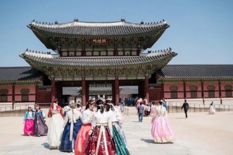 Nhiều điểm du lịch Hàn Quốc đóng cửa trước phán quyết về luận tội Tổng...