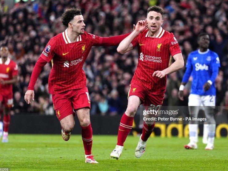 Liverpool thắng nhọc Everton: May mắn song hành, bóng dáng của nhà vô địch