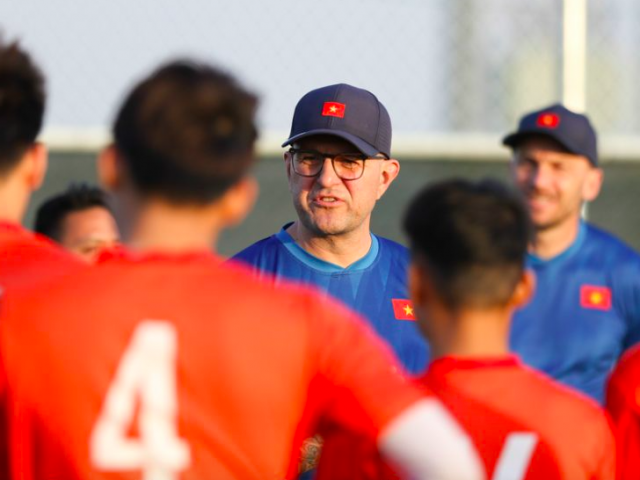 HLV Roland: “Mỗi trận đấu của U17 Việt Nam sẽ đều là chung kết“