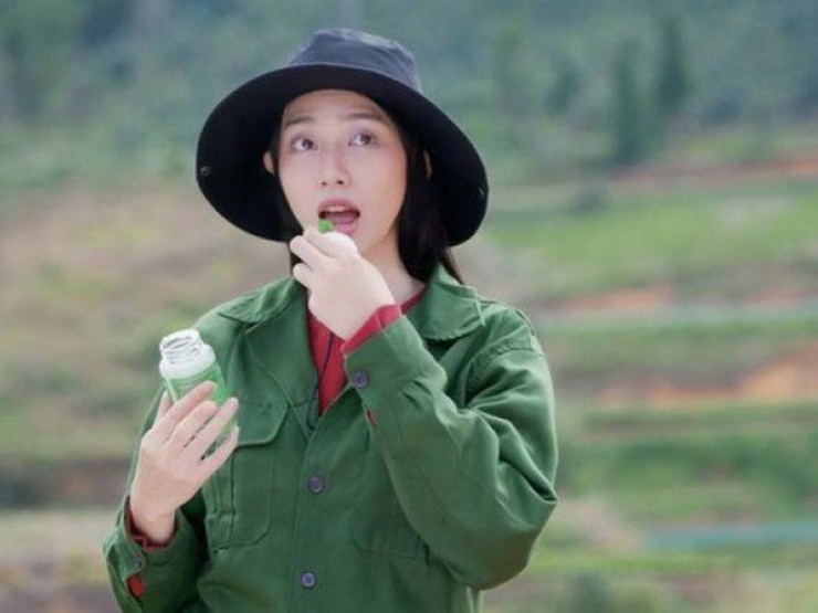 Hoa hậu Thùy Tiên bị tạm hoãn xuất cảnh