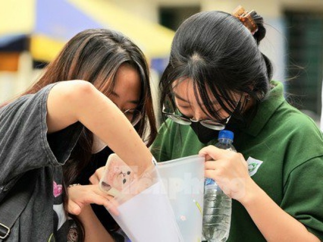 Tốt nghiệp THPT 2025: Đề thi môn Ngữ văn có thể sử dụng ngữ liệu trong sách giáo khoa