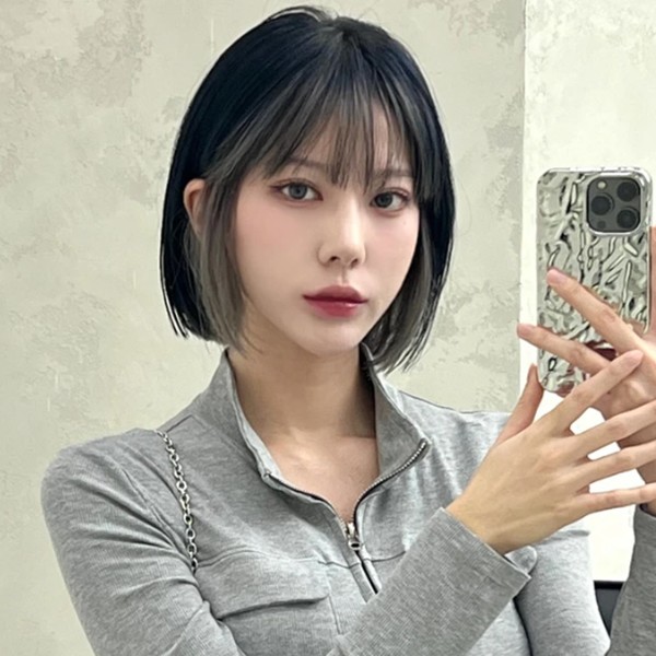 Kiểu tóc bob mái thưa hiện đại và cá tính.