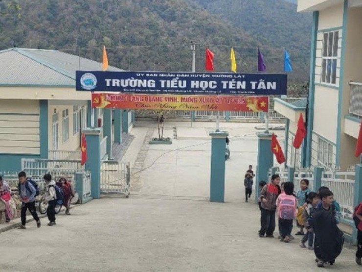 Lập đoàn xác minh vụ học sinh lớp 4 ngã rách “vùng kín“