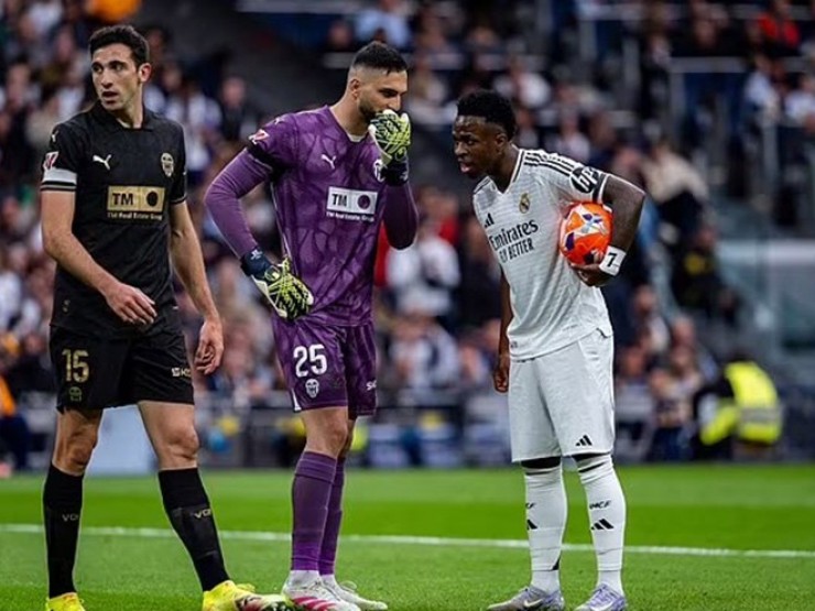Vinicius cá cược quả penalty với thủ môn Valencia, đá hỏng xong không trả tiền