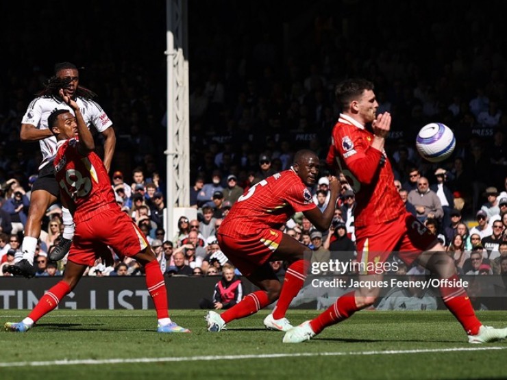 Liverpool đứt chuỗi 26 trận bất bại, Arne Slot nói về phong độ tệ hại của Salah