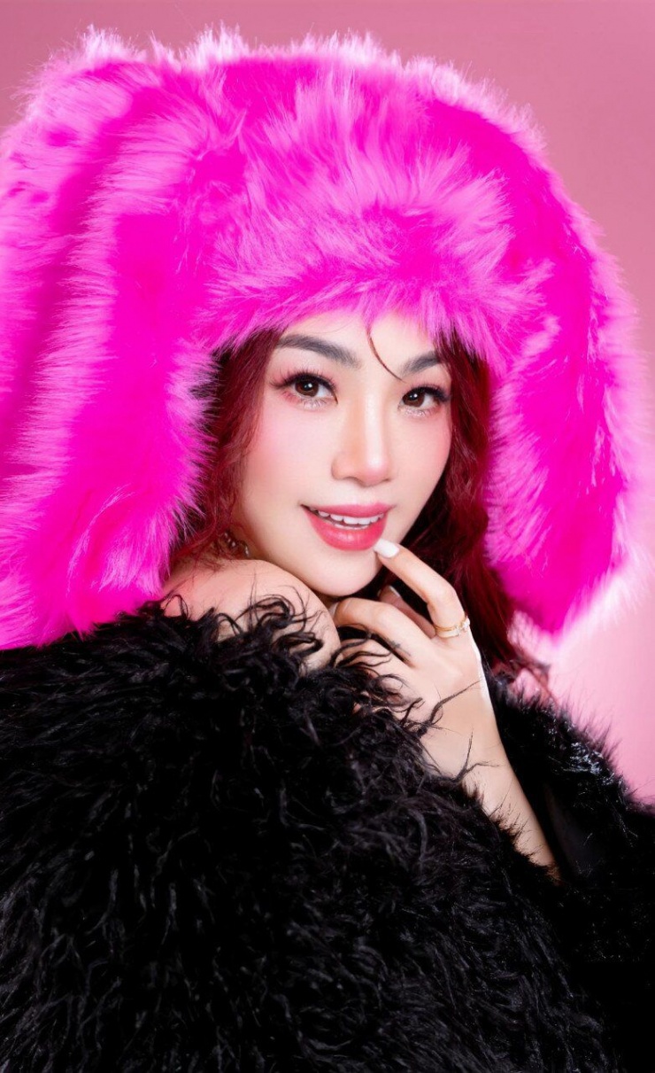 Nhan sắc trẻ trung bất ngờ của nữ ca sĩ từng rao bán khách sạn hơn 100 tỷ, vừa công bố có em bé ở tuổi ngoài 40 - 8
