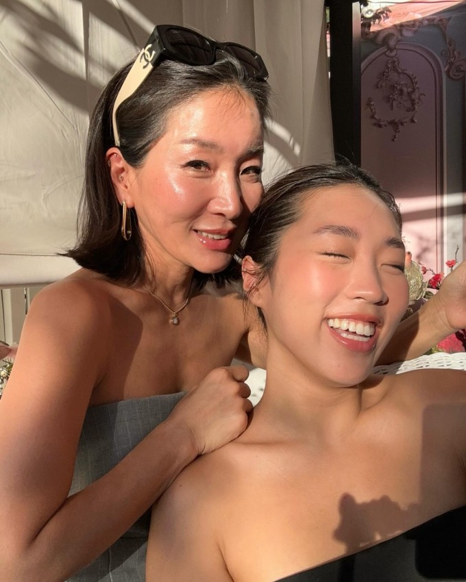 Aylen Park và người mẹ 52 tuổi.