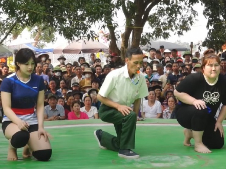 Đô vật nữ 100kg hạ Anh Thơ, Ứng Thị Thơm: Tiếp tục đăng quang sới vật Mẫn Xá