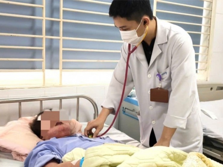 Người phụ nữ lở loét toàn thân vì tự ý dùng thuốc giảm đau