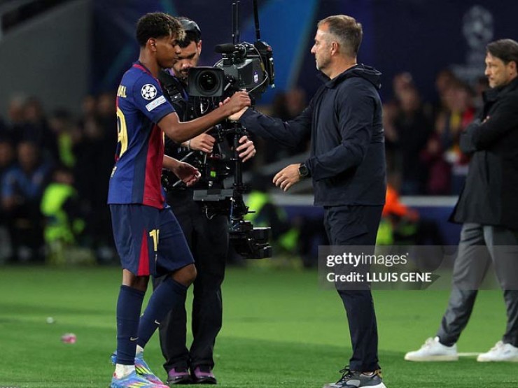 HLV Flick xóa tan nỗi lo Yamal chấn thương, thận trọng dù Barcelona “hủy diệt“ Dortmund