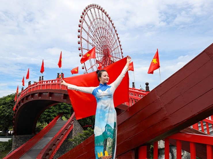 Nhiều hoạt động hấp dẫn để “sống cùng quá khứ” tại Sun World Ha Long dịp 30/4