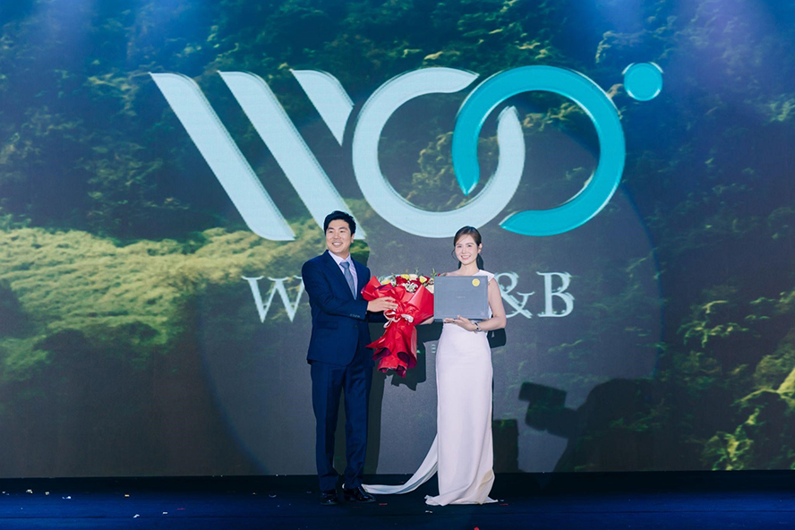 Diễn viên Huyền Lizzie tươi tắn, rạng rỡ trong sự kiện ra mắt công ty phân phối mỹ phẩm Woo B&amp;B