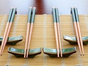 10 cấm kỵ khi dùng đũa