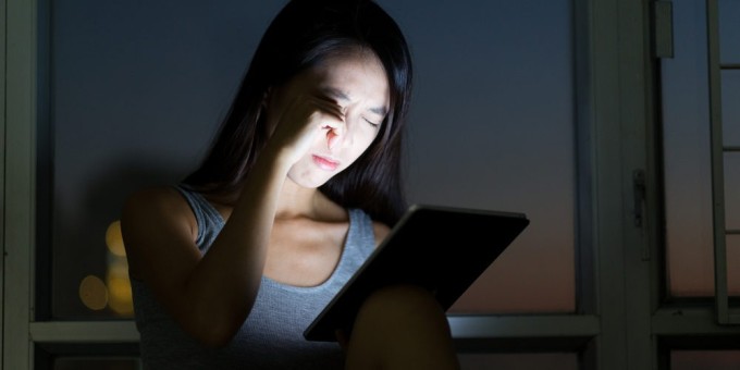 Thiếu ngủ từ khi còn trẻ gây ra nhiều tác động với sức khỏe, làn da khi về già.