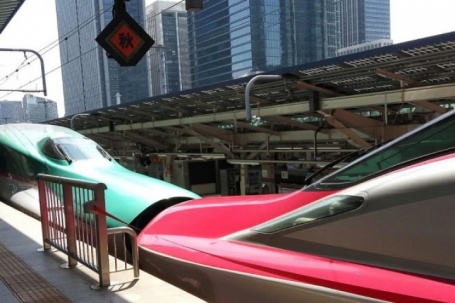 'Nụ hôn Shinkansen' - cảnh tượng hút tín đồ du lịch Nhật Bản