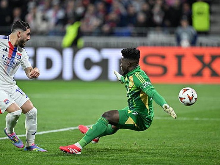 Fan MU ủng hộ Matic chế giễu Onana, Scholes khuyên thủ môn MU nên “im miệng lại“