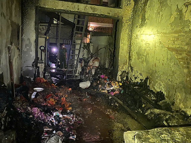 Cháy nhà ở trung tâm Hà Nội, vợ chồng tử vong