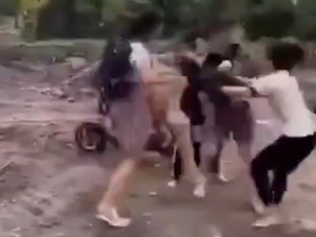 Nguyên nhân ban đầu vụ nữ sinh bị đánh hội đồng ở TP Thủ Đức