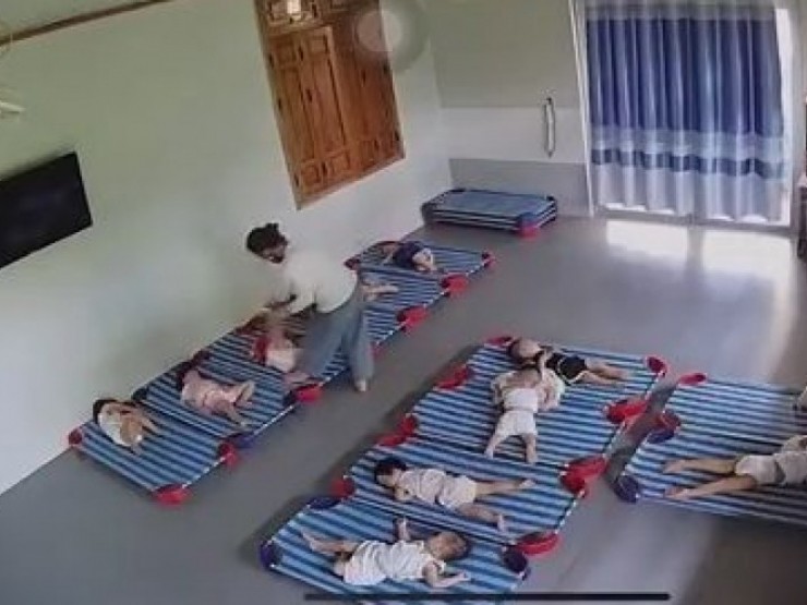 Vụ trẻ 20 tháng tuổi bị bảo mẫu xách ngược chân, đánh tới tấp: Bộ Y tế vào cuộc