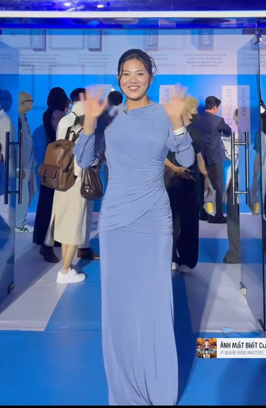 Nụ cười rạng rỡ, để lộ hàm răng trắng đều duyên dáng giúp Ánh Viên dễ dàng chiếm spotlight khi xuất hiện chốn đông người.