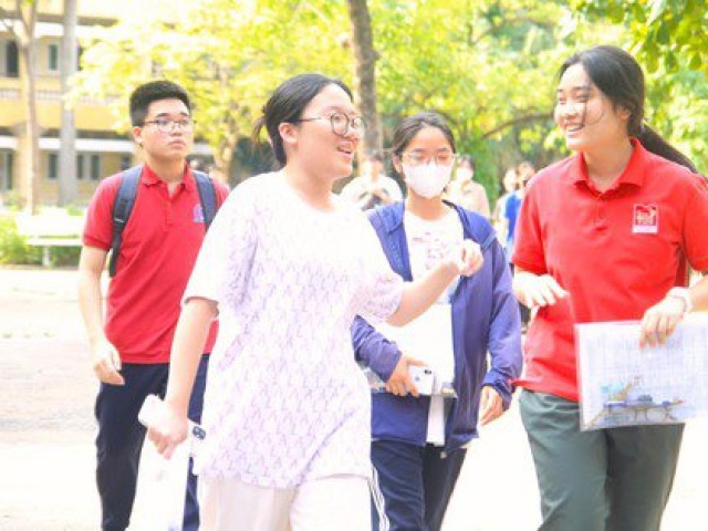 Biến động điểm chuẩn lớp 10 của Hà Nội ba năm qua và lời khuyên từ chuyên gia