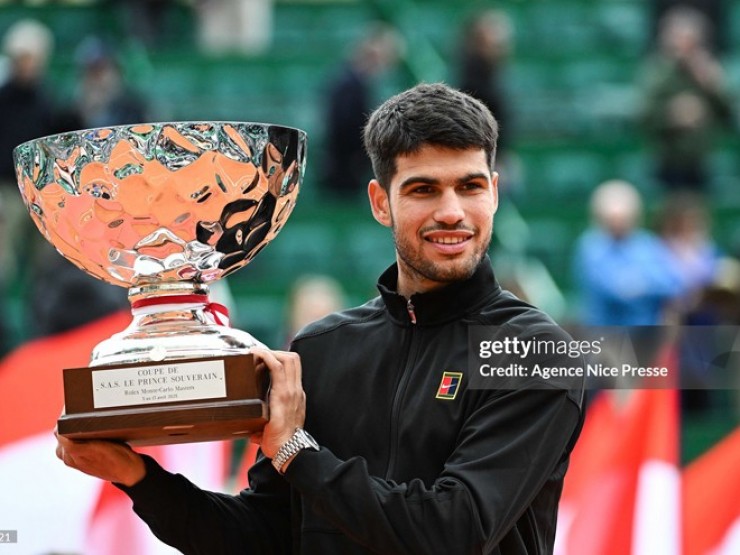 Alcaraz vui ngất ngây với chiếc cúp đầu tiên ở Monte Carlo