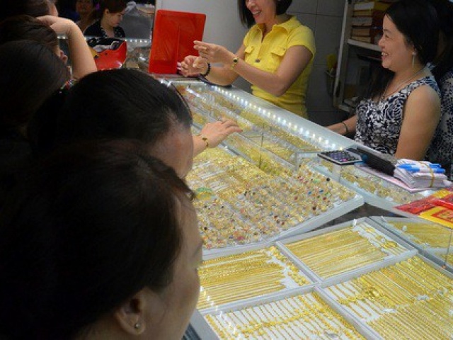 Giá vàng hôm nay 15-4: Sụt giảm rất mạnh