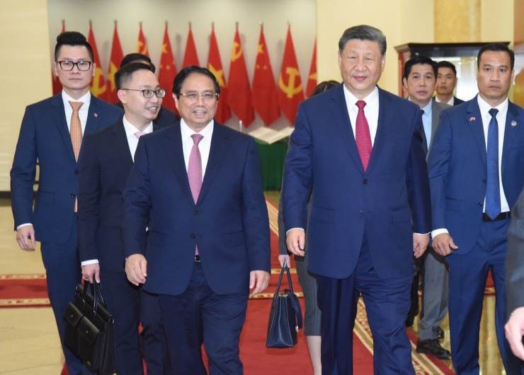Thủ tướng Phạm Minh Chính đón Tổng Bí thư, Chủ tịch Trung Quốc Tập Cận Bình trước buổi hội kiến. Ảnh: NHÂN DÂN